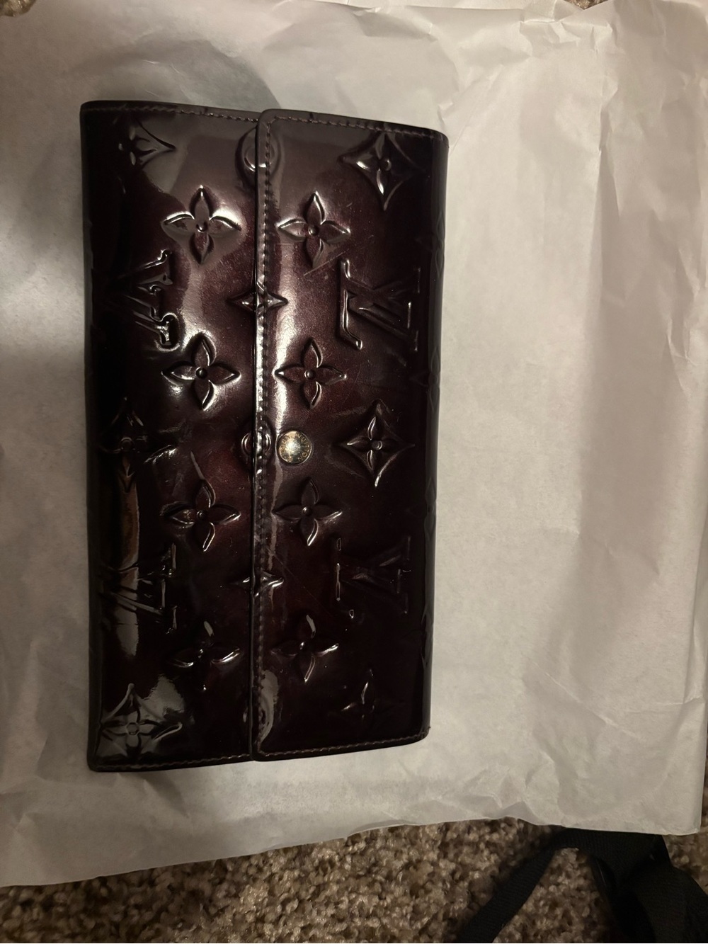 Louis Vuitton Amarante Vernis Patent Monogram Sara Envelope Wallet - Picture 14 of 14